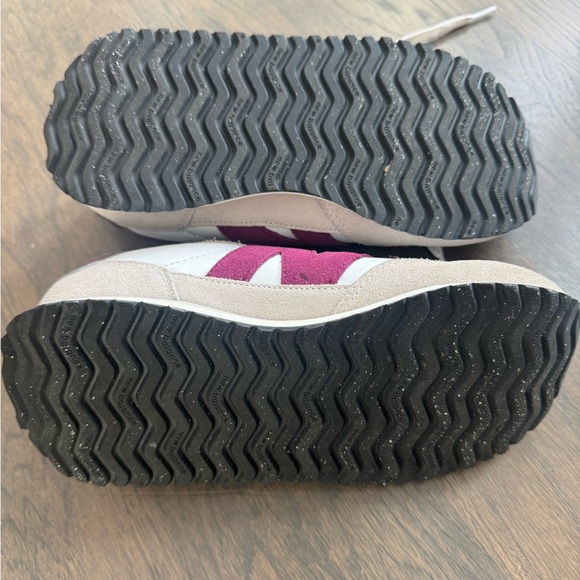 New Balance Women's 237 V1 Sneakers Excellent Condition - Picture 5 of 5